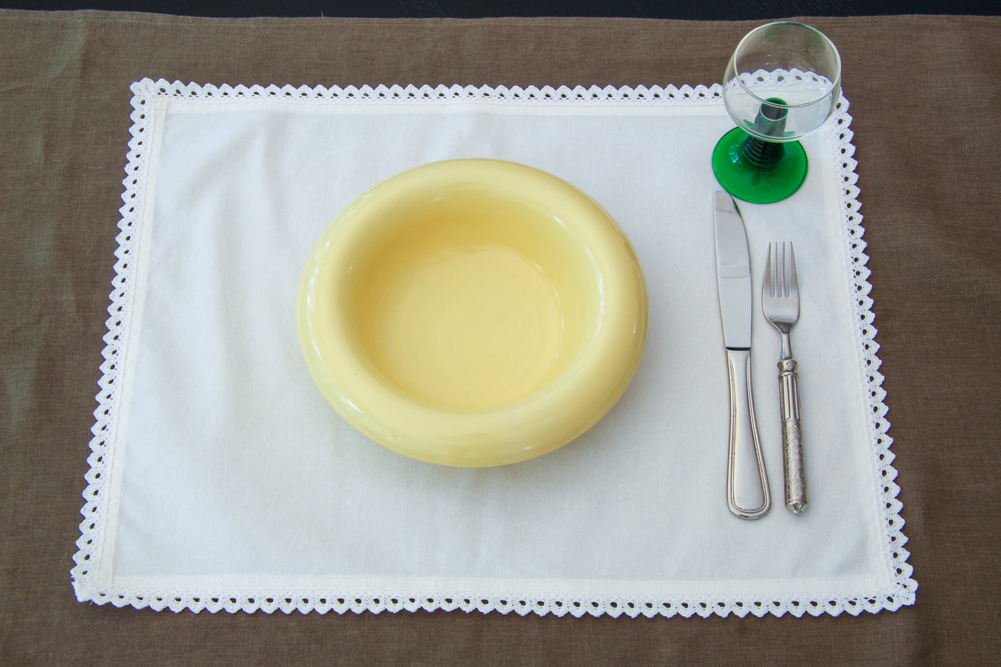 Single placemat with crochet trim